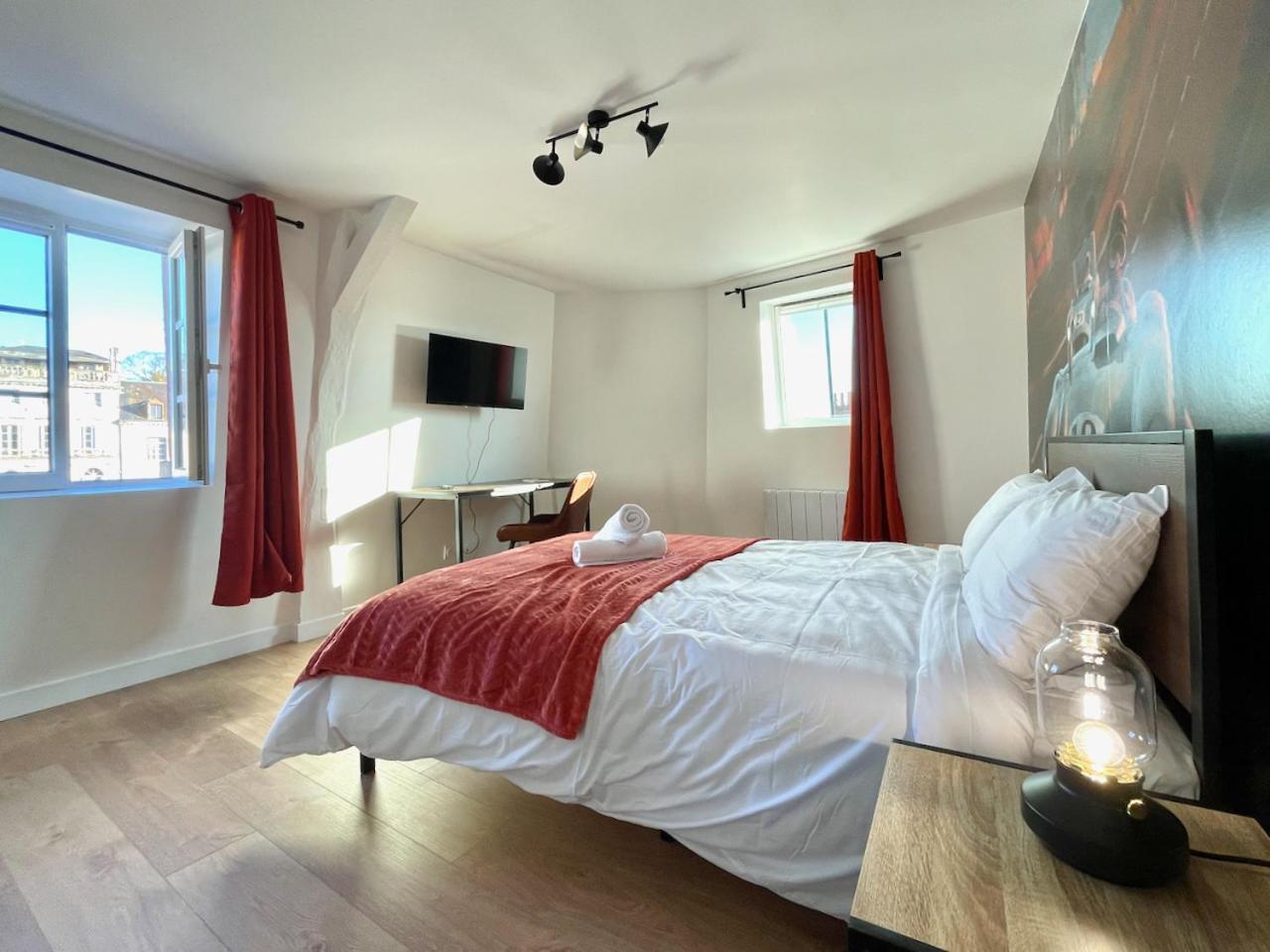 Legendes De La Piste - Sonights Apartment Chateau-du-Loir Bagian luar foto